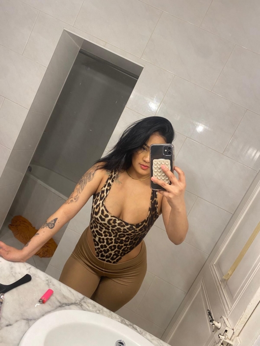 Novedad, encantadora y cariñosa Latina