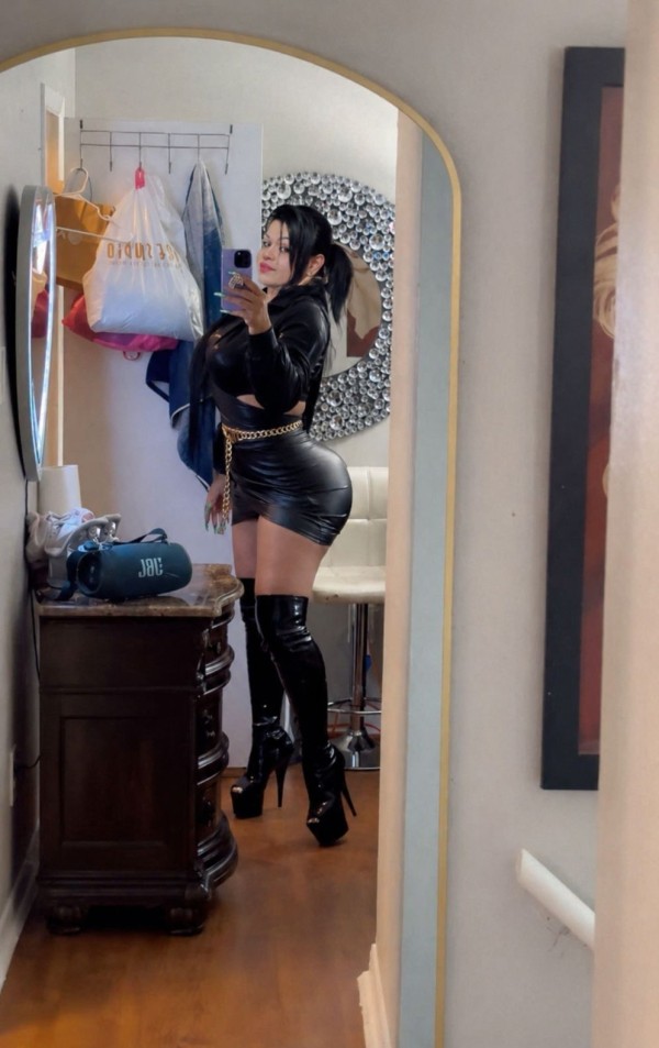 Besos con lengua caricias