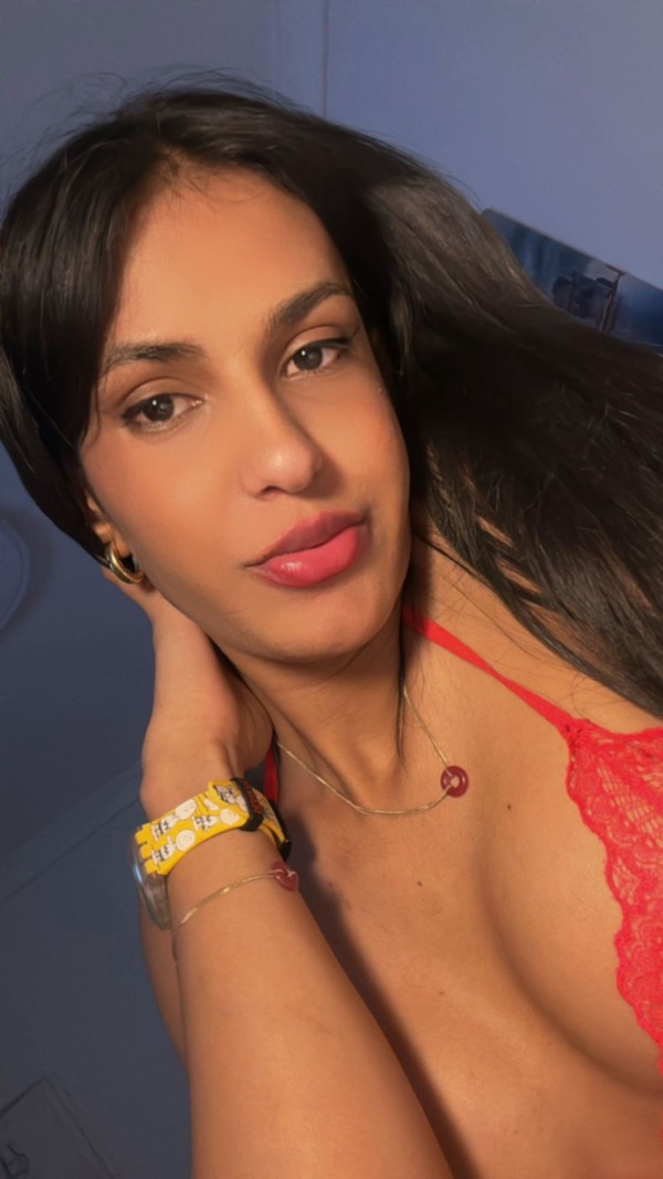 pégate un buen homenaje con una putísima travestí