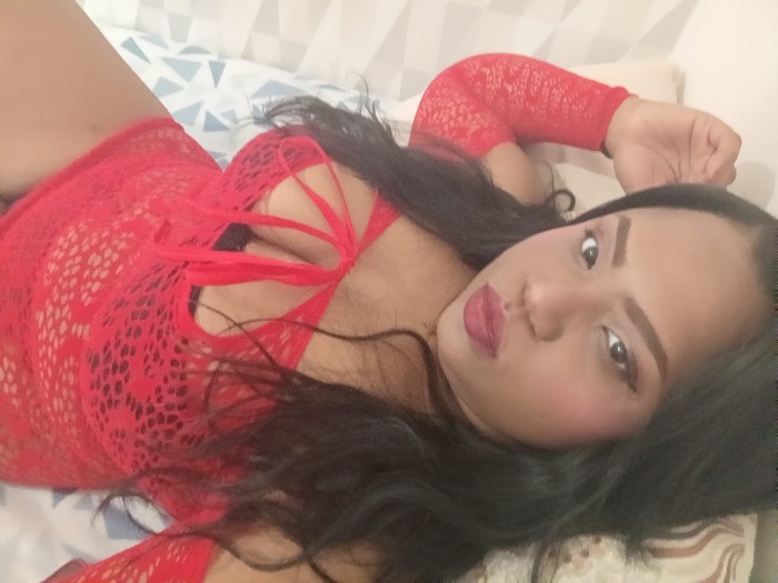 Morena caliente y complaciente
