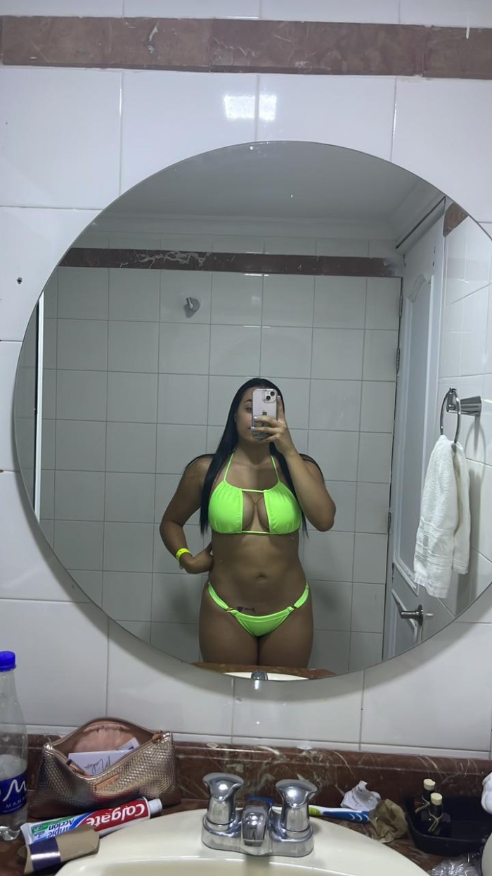 DELICIOSA COLOMBIANA VALENTINA.. TETONA CULONA EN TORREMOLINOS