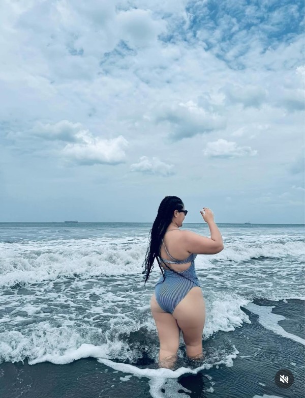 NOVEDAD CHICA JOVEN JUGUETONA COMPLACIENTE FIESTER