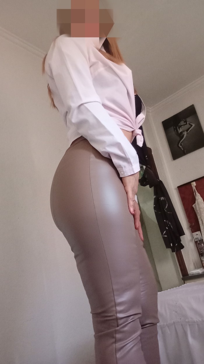 CRISTINA RUBIA ATRACTIVA