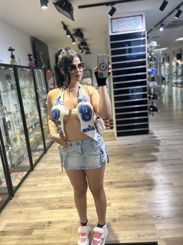 Nicole – Morena Alta y Elegante