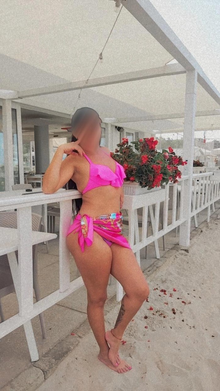 MORENASA NINFOMANA CON GANAS DE POLLA