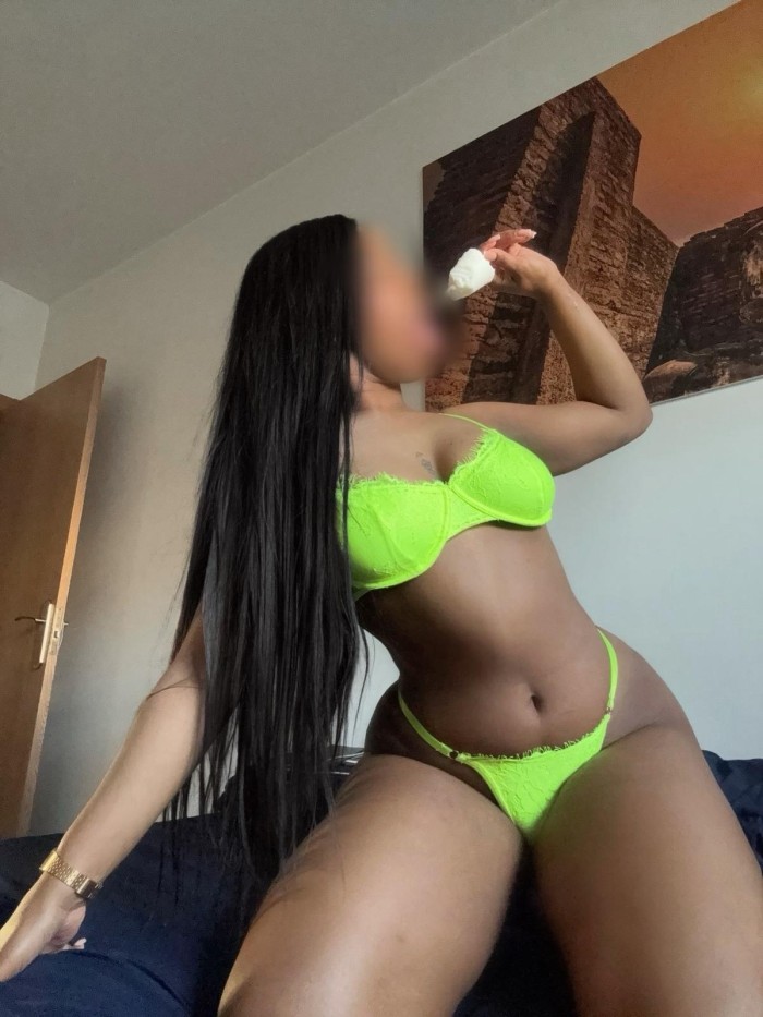 Negra cachonda y fiestera en (torrassa)