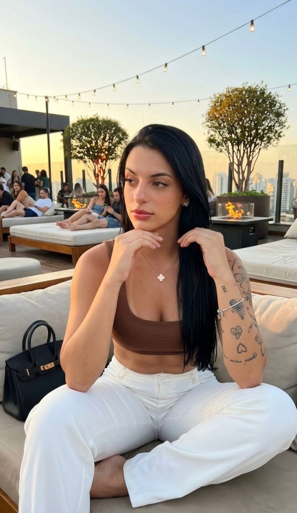 YARA. MUJER EXOTICA Y ELEGANTE PERFECTA PARA MOMENTOS UNICOS