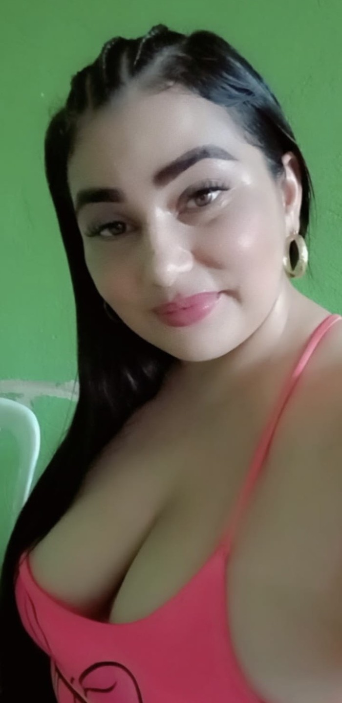 DANNA UNA CHICA CUARENTONA ATRACTIVA EN AGUILAS