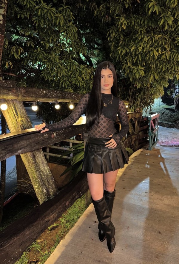 Jovencita coñito  para lamer  disponible ahora fotos reales
