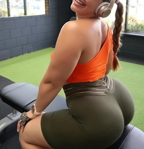 VALERIA, MASAJES CON CHICA SUMISA