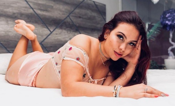 Por qué estar solo cuando puedes pasártelo en grande?…fiesta y placer…