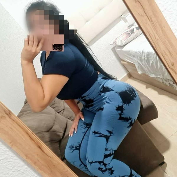 Chica super cachonda implicada y muy morbosa