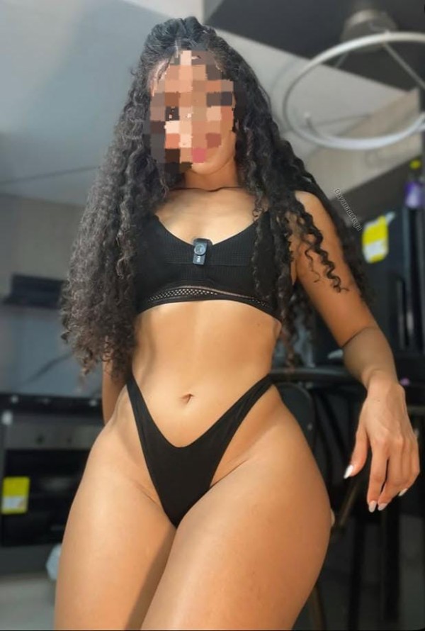 Chica de lujo  vecindario balos