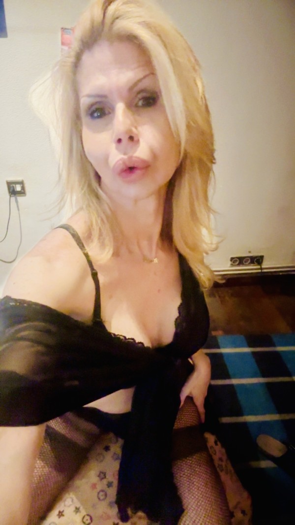 CIBELLE LA RUBIA DIOSA DEL SEXO FULL VERSÁTIL EN SAN MAMÉS FESTEIRA