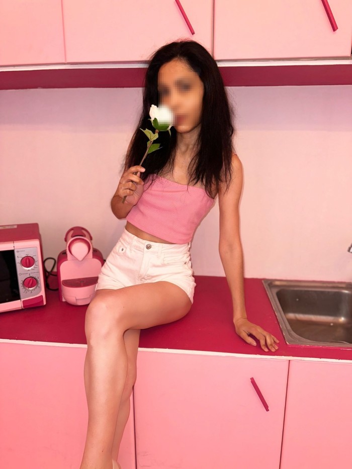 JOVENCITA DELGADA, NUEVA EN LAS CONEJITAS…