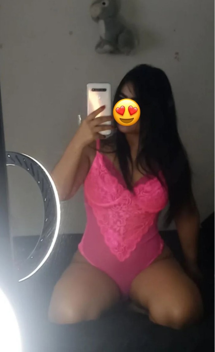 Madurita ardiente y cachonda