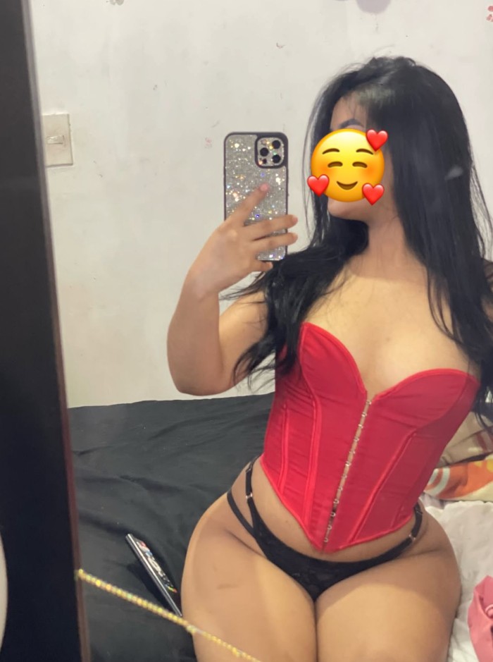 Madurita ardiente y cachonda