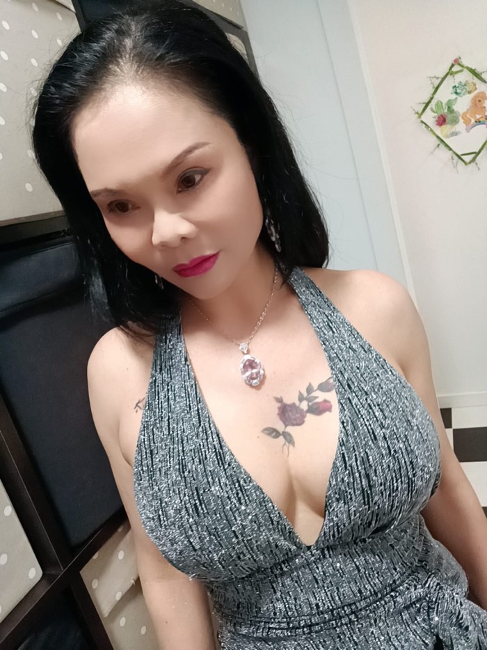 Mujer exótica y con muchos encantos