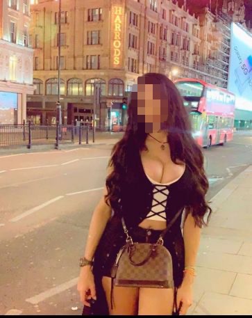 VARIAS AMIGAS CACHONDAS Y CON GANAS DE PASARLO BIE