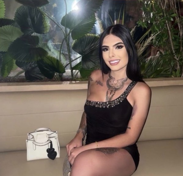 Jeka jovencita trans encantadora