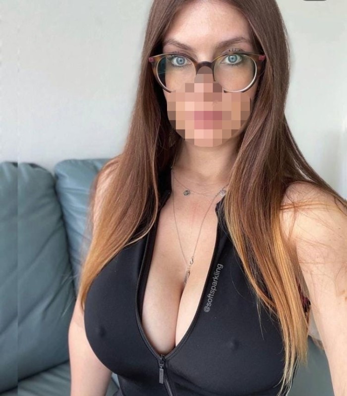 Laura PECHUGONA Y ENTREGADA