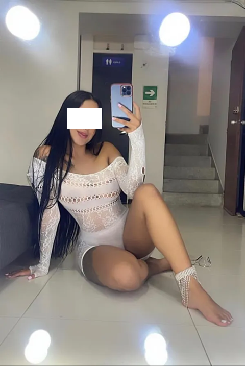 FIESTERA GUARRA TE LA CHUPO MUY ENSALIVADA