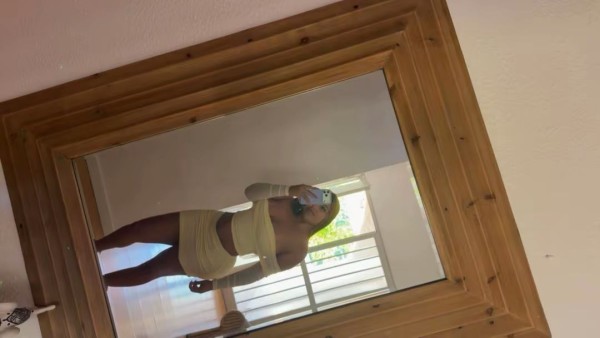 UNA MUJER INDEPENDIENTE DIVERTIDA Y MUY SENSUAL