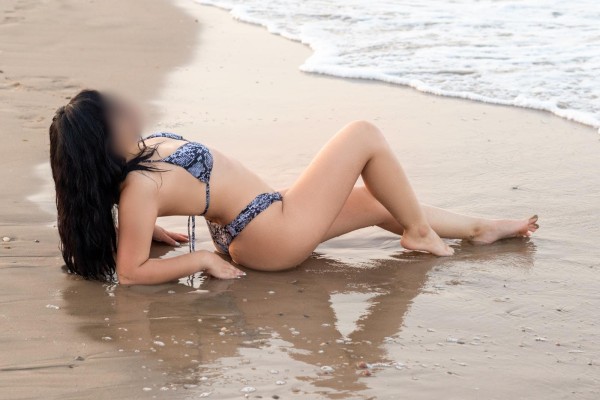 Rebecca cita super caliente