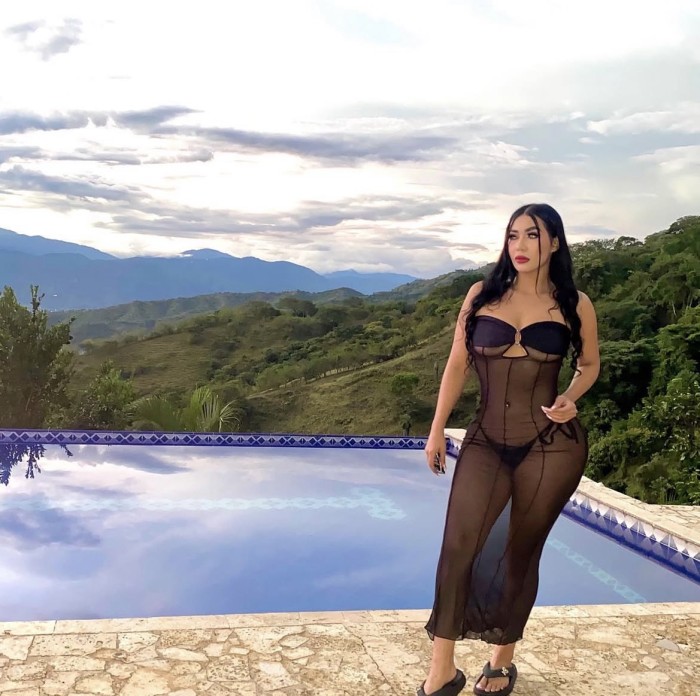 Hermosa latina recien llegada