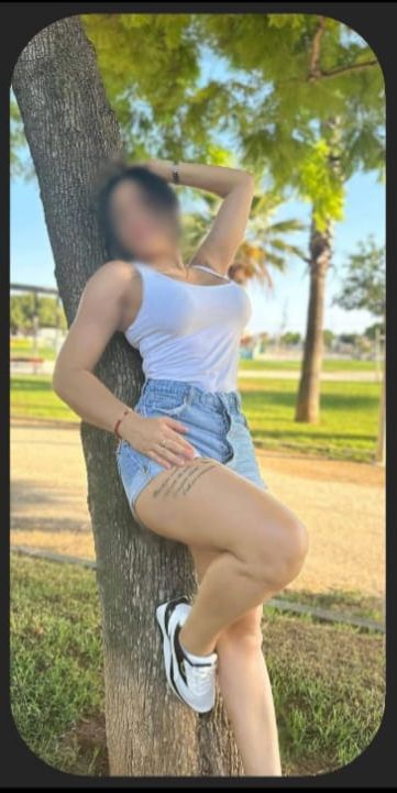 TETONA DELGADA COMPLACIENTE CALIENTE