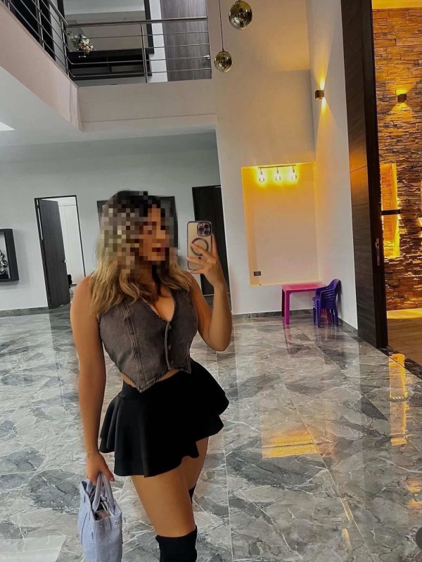 Linda colombiana en TORREVIEJA disponible para SALIDAS Y PISO DISPONIBLE