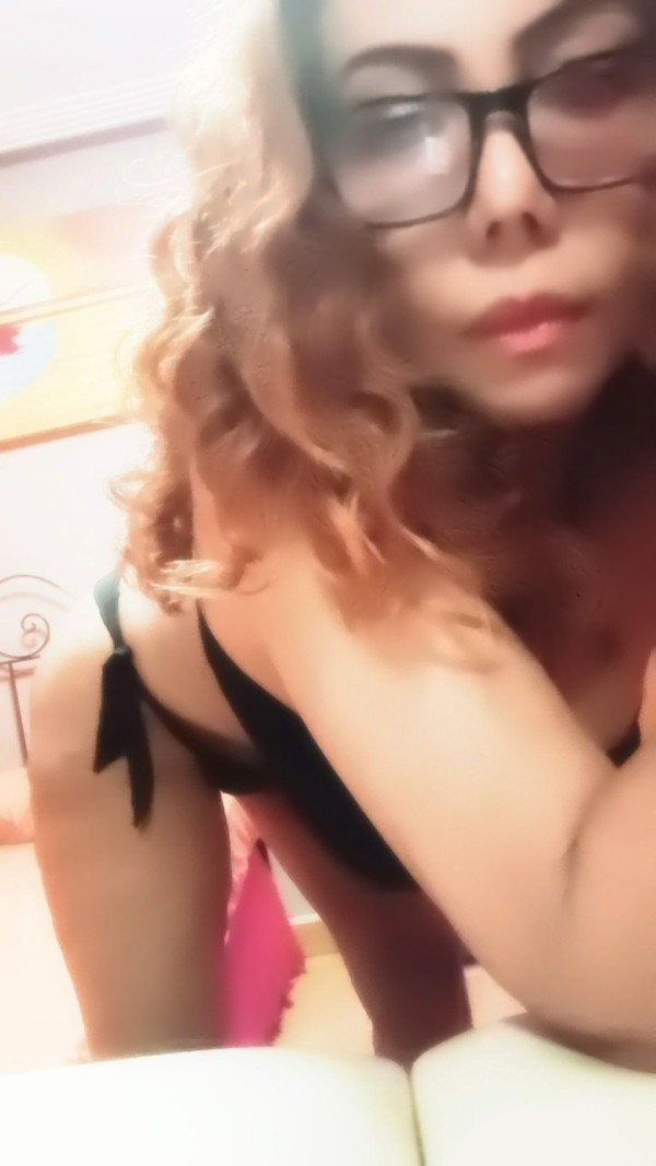 !Única tremenda…. bestial hermosa hembra..en piso