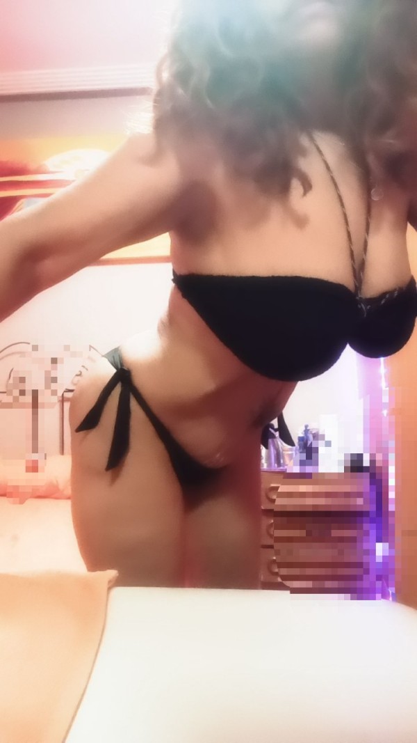 !Única tremenda…. bestial hermosa hembra..en piso