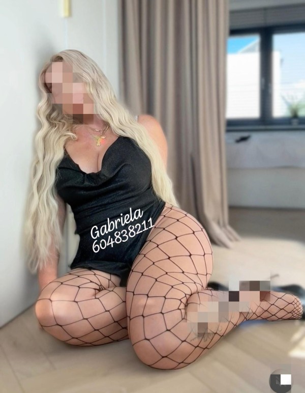LATINA CON CURVAS DE SUEÑO IMPLICADA EN PLAYA INGLES MASPALOMAS