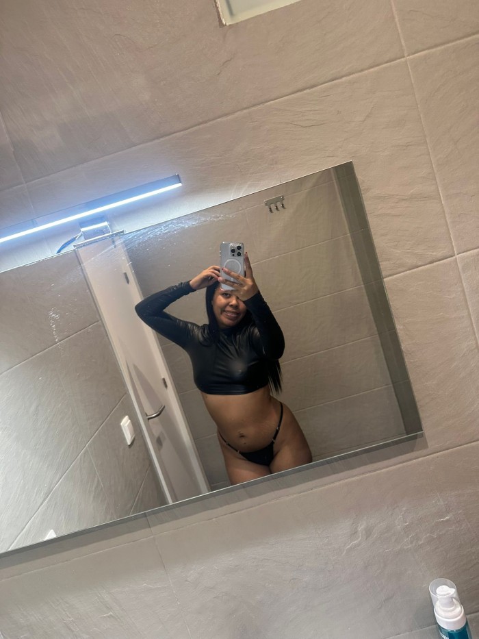 Sexy Modelo Latina divertida y traviesa