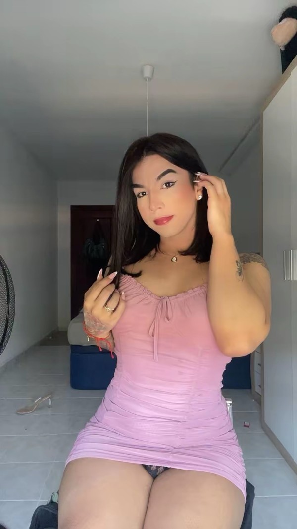 Hola amores soy Hillaryrabbit1 una joven trans venezolana con una hermosa c