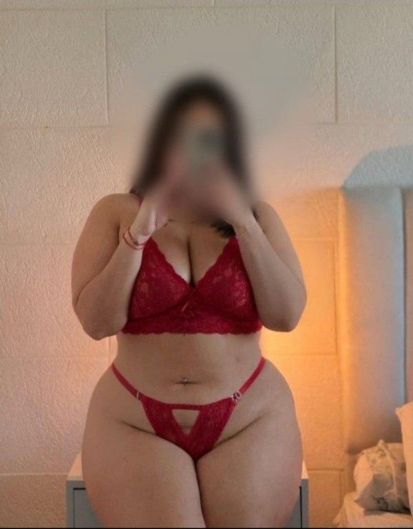 Soy una jovencita estrobertida y muy morbosa