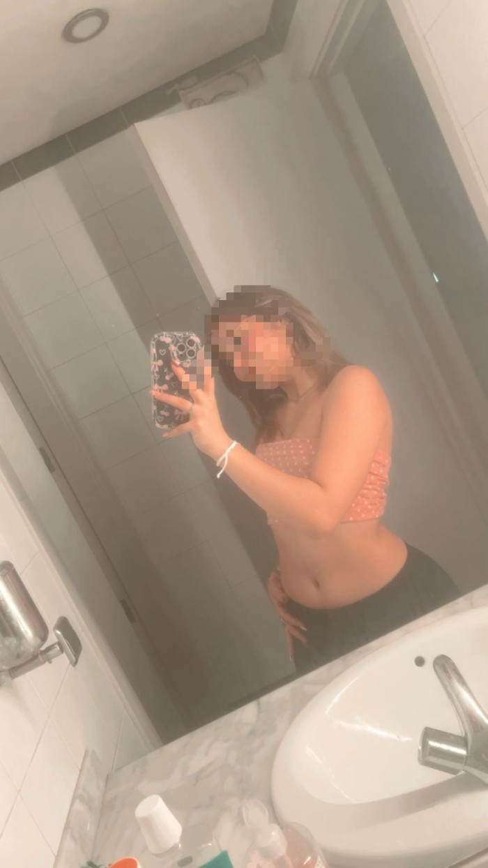 Delgadita morbosa y caliente en Móstoles