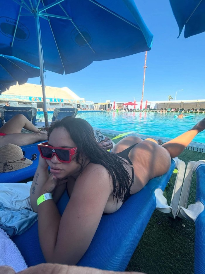 VENEZOLANA CACHONDA Y FIESTERA