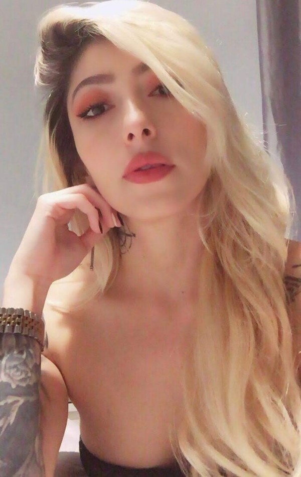 VALERY JOVEN RUBIA LATINA 24HORAS FIESTERA