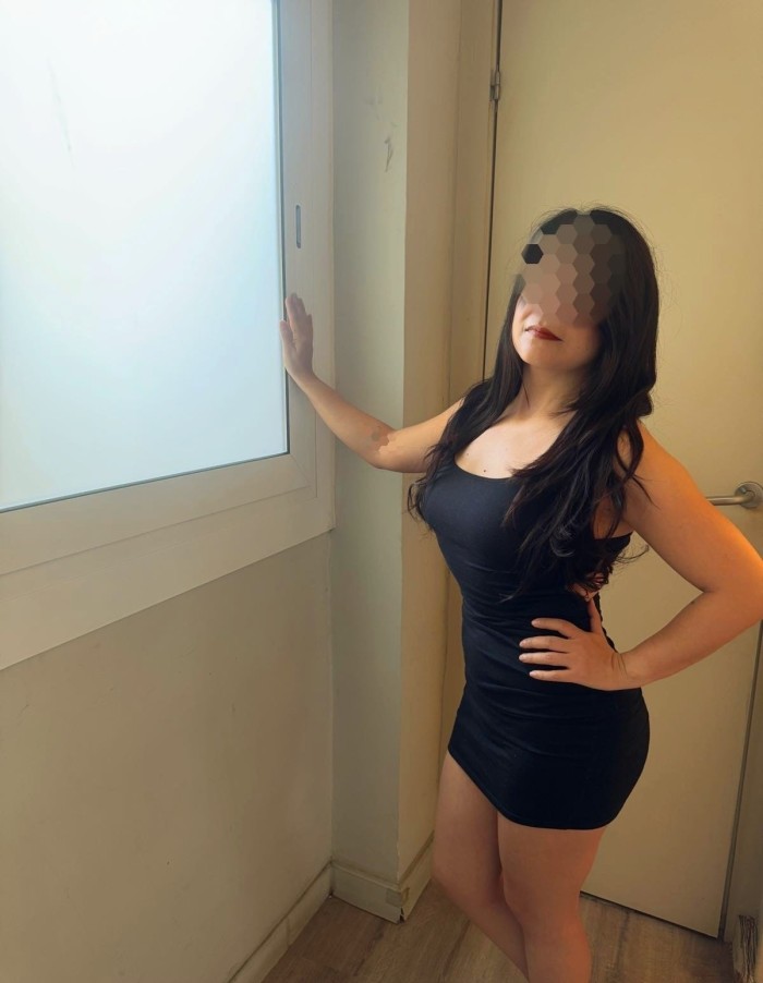 Chica latina experta masajes en camilla y mas