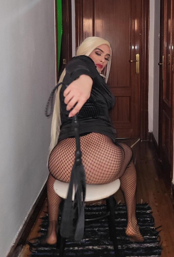 Rubia hermosa de paso en Las Palmas