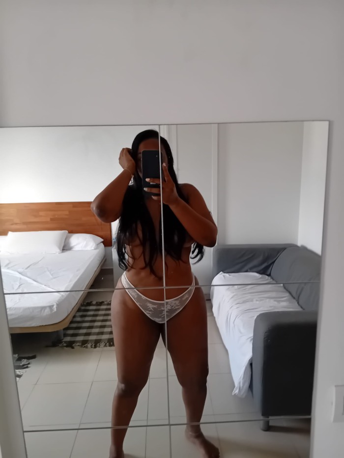 SEXY PERVERSA MORENA DE CURVAS ARDIENTES CACHONDA EN LA CUESTA NOVEDAD