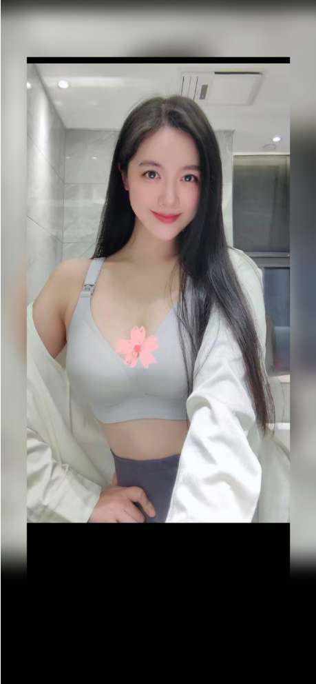 两个来自亚洲的新女孩可以接受这一切。
