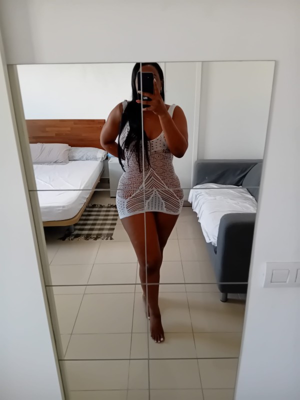 SEXY PERVERSA MORENA DE CURVAS ARDIENTES CACHONDA EN LA CUESTA NOVEDAD