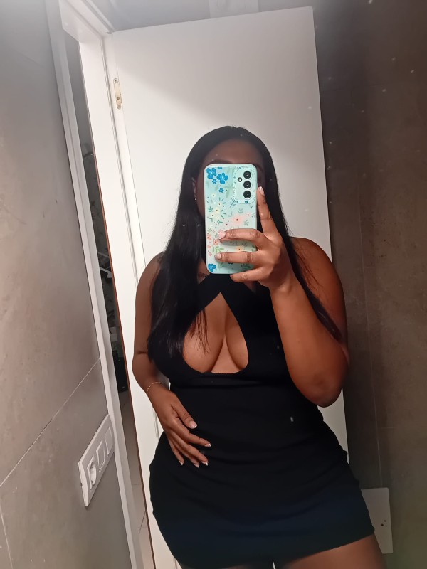 SEXY PERVERSA MORENA DE CURVAS ARDIENTES CACHONDA EN LA CUESTA NOVEDAD
