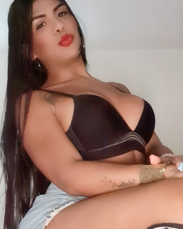 Súper Novedad 28 años Valeria latina