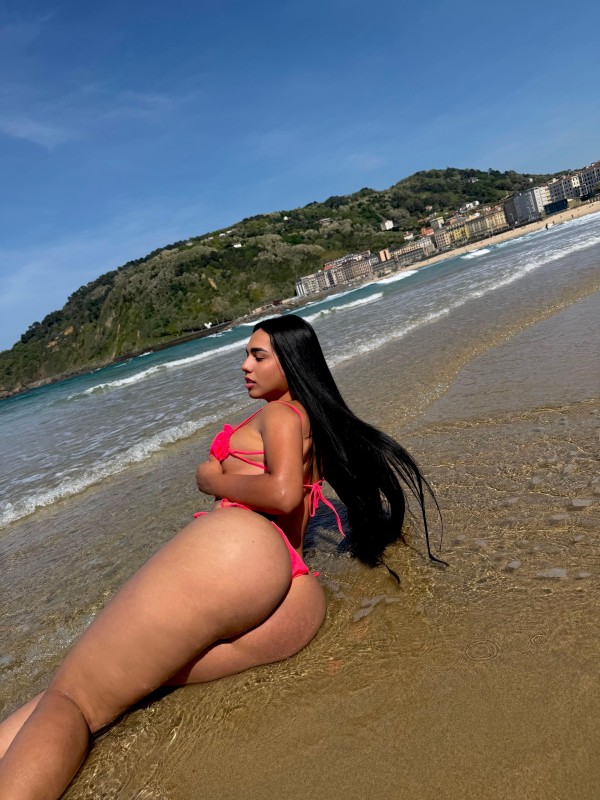 Trans culona , tetona y pollona muy lechera