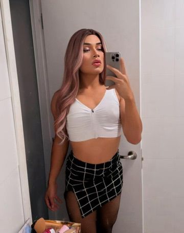 Rosy TRAVESTI brasileña 22 años DOTADA X FIGUERES