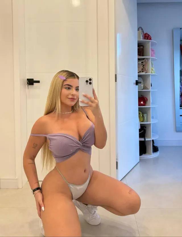 RUBIA INCREÍBLE EN TU ZONA